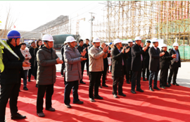 环球体彩APP（中国）有限公司集团承建 陵城区信业商厦项目喜封金顶